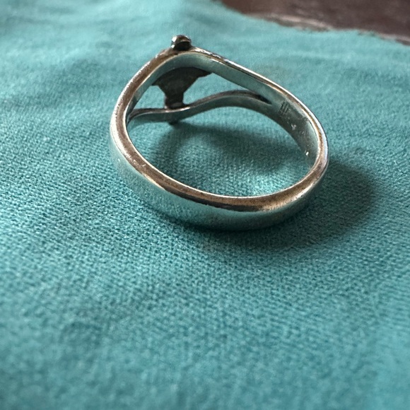 James Avery sterling silver retired cross with heart ring
Size 5 1/2 - Picture 3 of 5